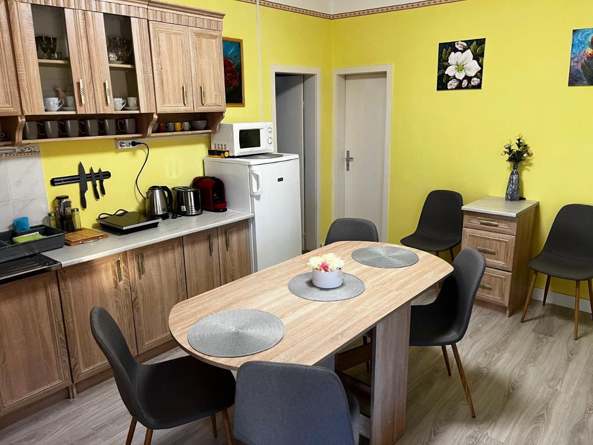 Postakocsi Vendeghaz Kisgyor Hotel Bagian luar foto